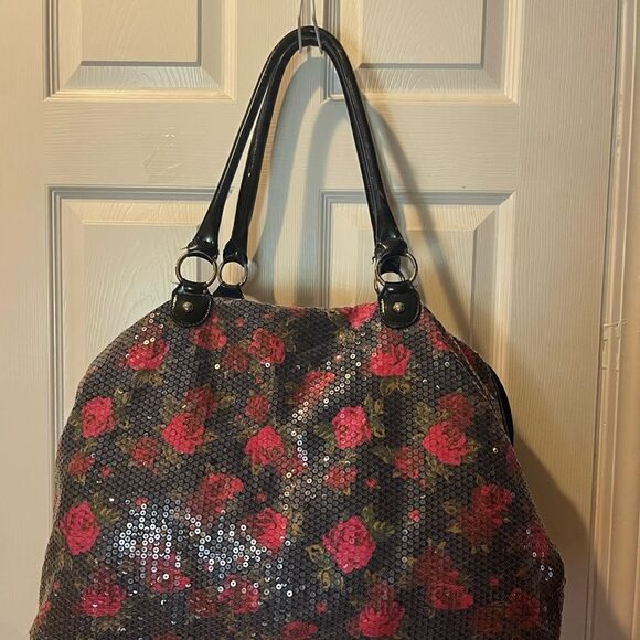 BETSEY JOHNSON Full SEQUINS RED ROSES Tote HOBO  Weekender Bag - Picture 3 of 16
